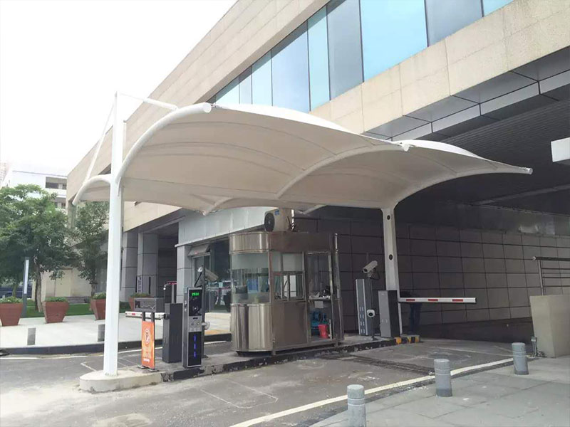車(chē)庫(kù)入口膜結(jié)構(gòu)雨棚